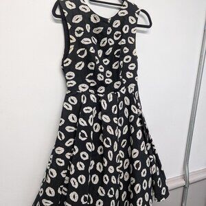 Alice and Olivia Puff "Lips" Dress. Size 2